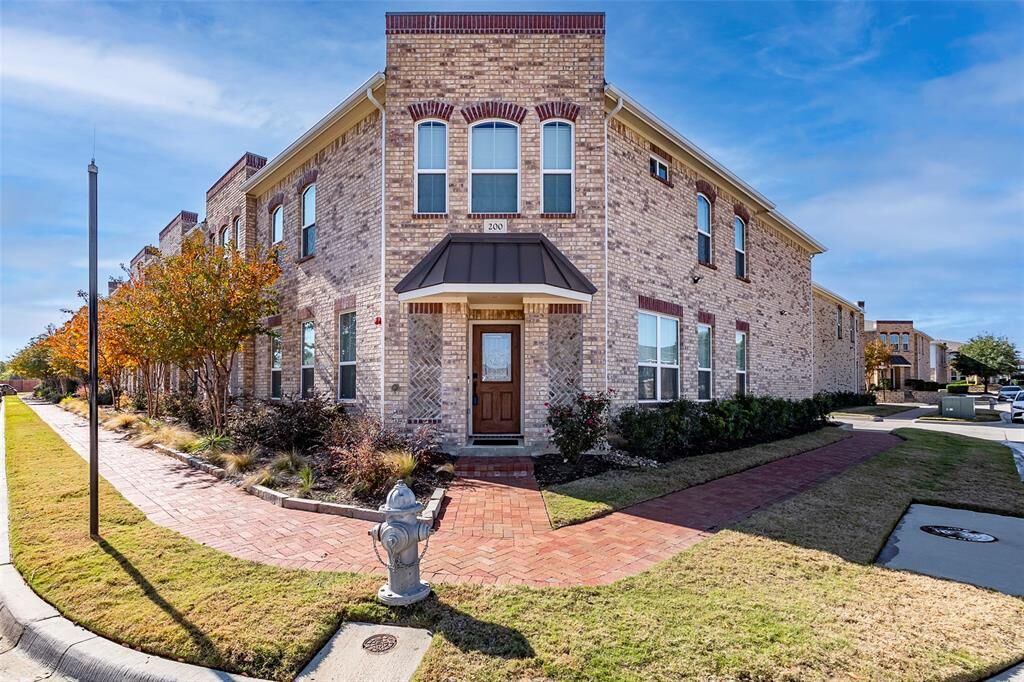 Property Photo:  200 Emma Drive  TX 75057 