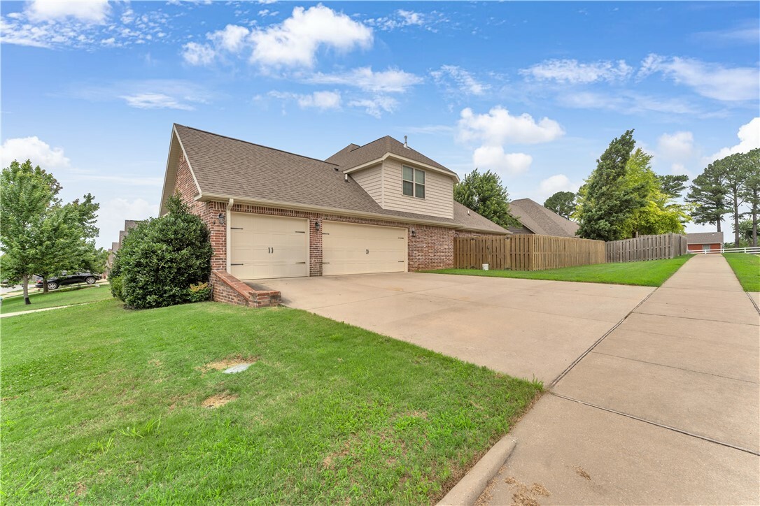 Property Photo: 1315 W Magnolia Street AR 72758