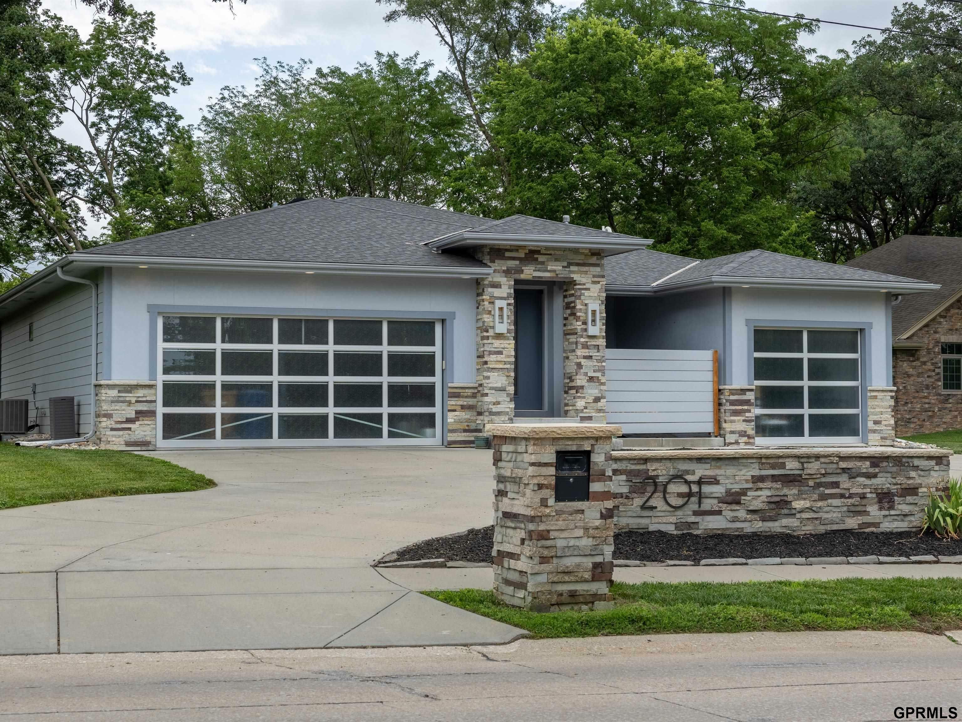 Property Photo: 201 Bellevue Boulevard NE 68005