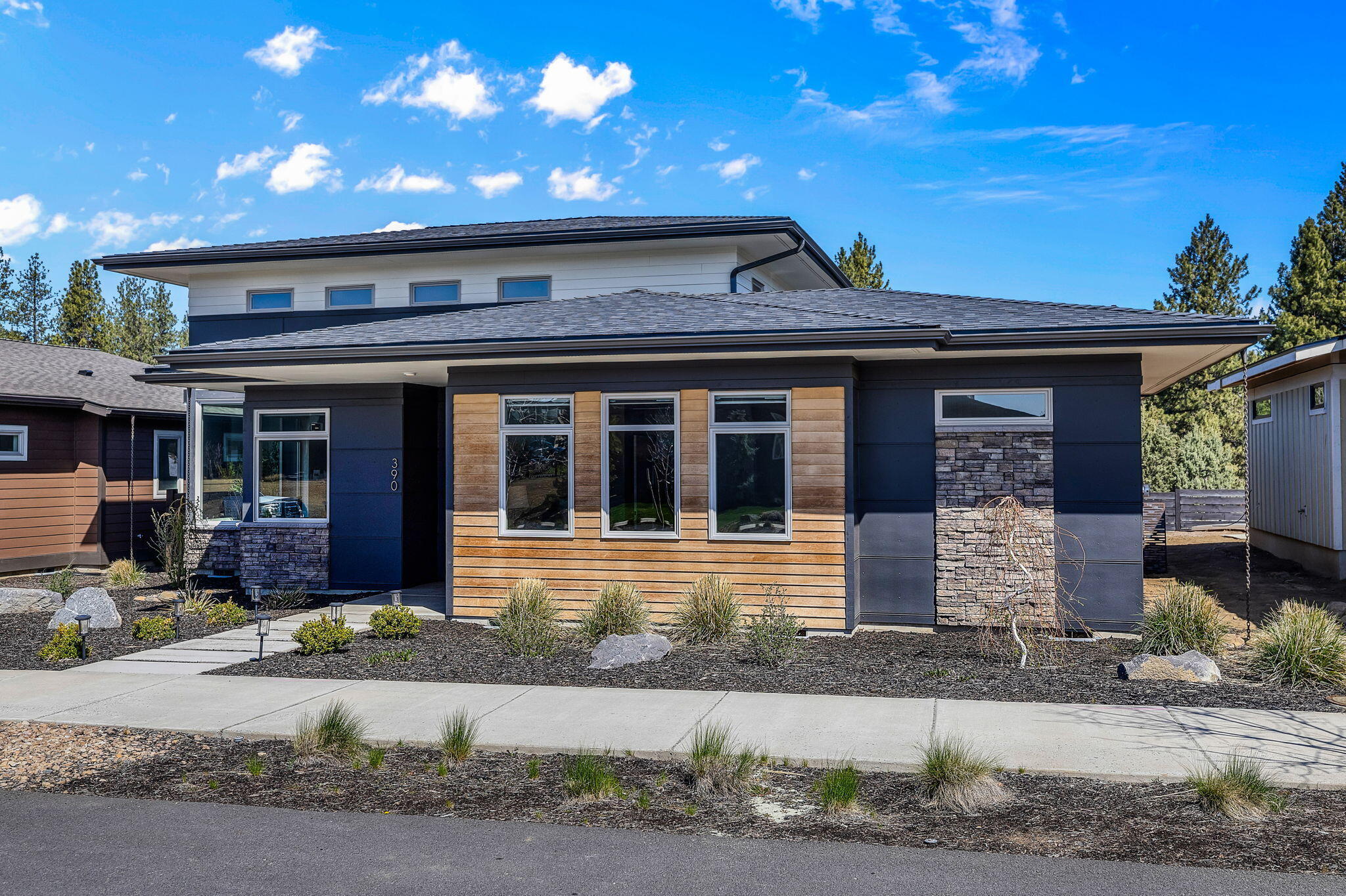 Property Photo:  390 E Diamond Peak Avenue  OR 97759 