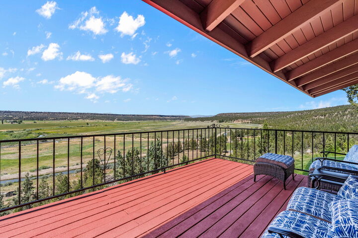 Property Photo: 6150 S Crooked River Highway OR 97754