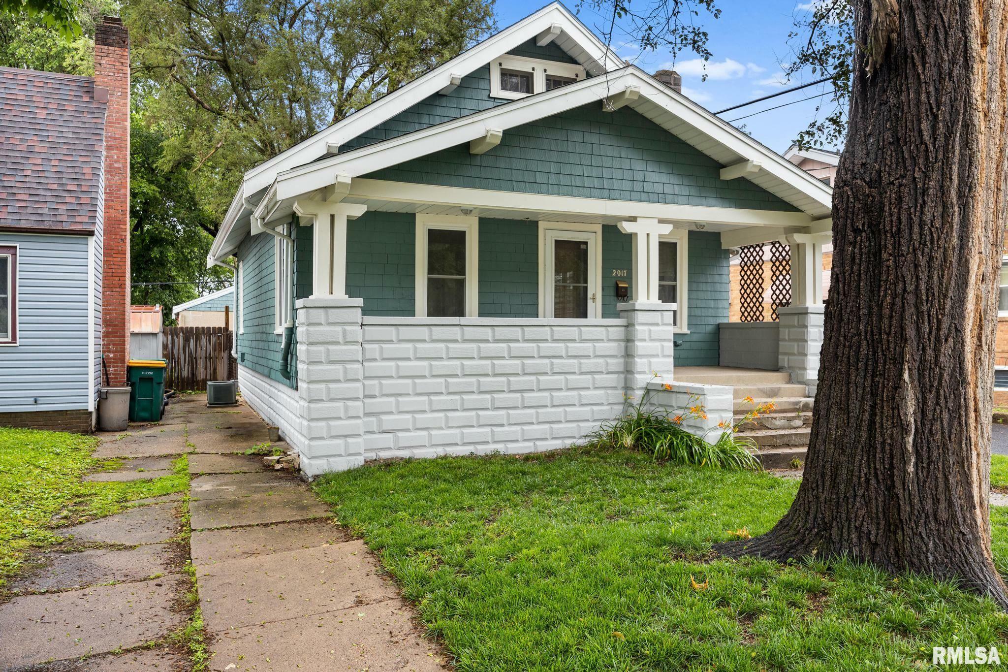 Property Photo: 2017 W Laura Avenue IL 61604