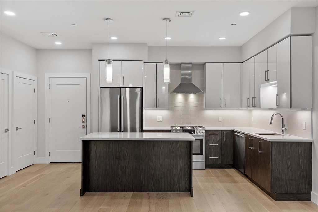 Property Photo: 124 Highland Ave 104 MA 02143