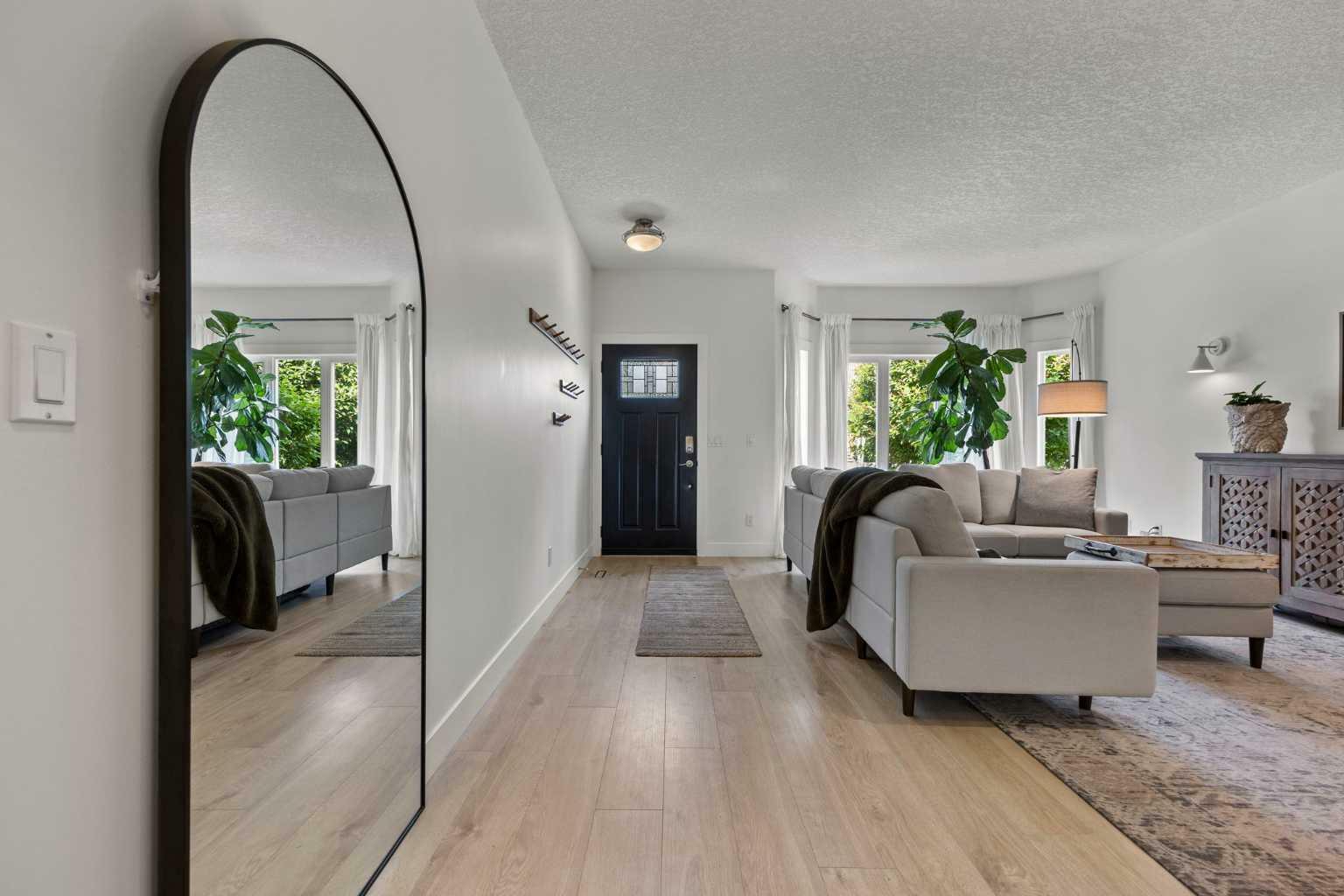 Property Photo: 1615 27 Avenue SW AB T2T 1G7