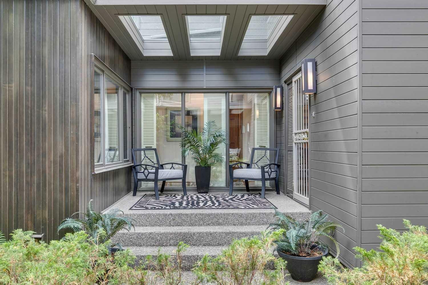 Property Photo: 68 Baycrest Place SW 2 AB T2V 0K6