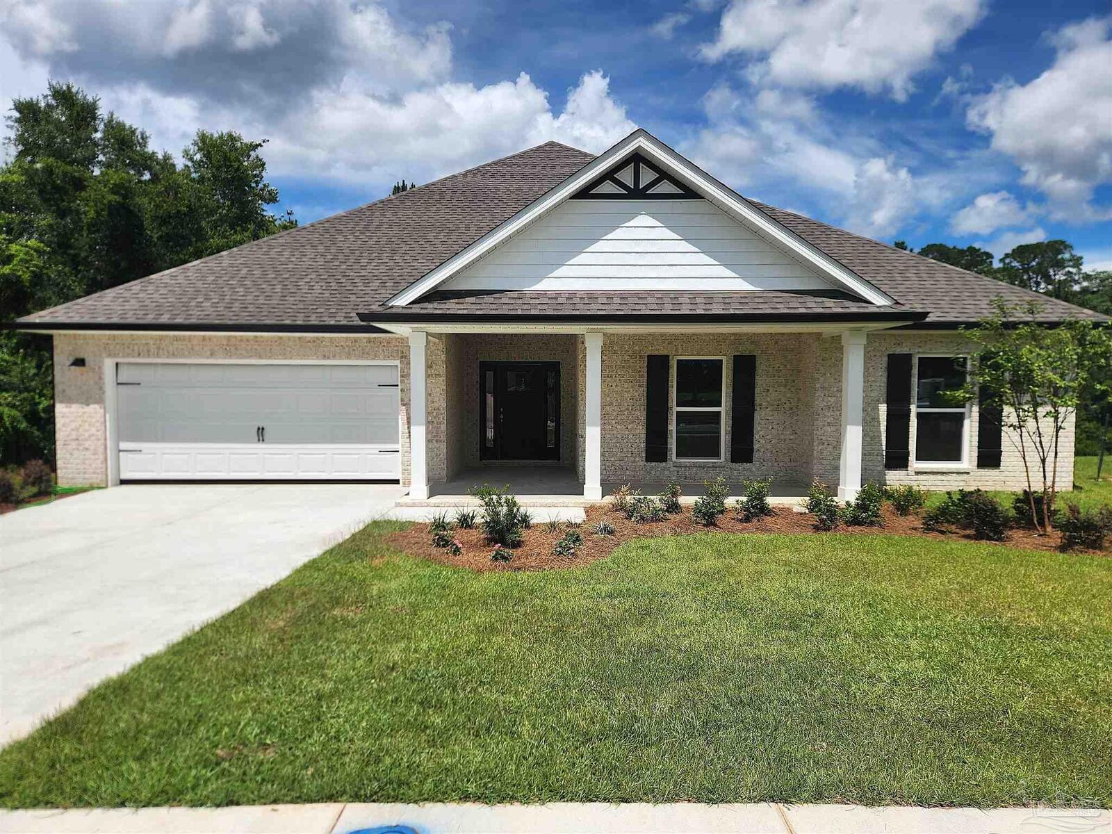 Property Photo: 2422 Pine Forest Rd FL 32533