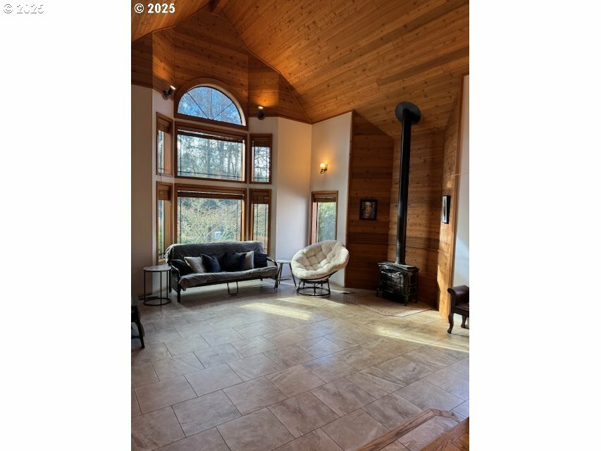 Property Photo: 2703 Moon Mountain Dr OR 97403