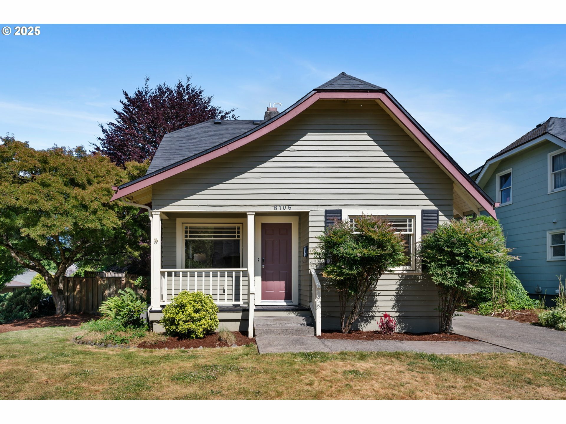 Property Photo: 8106 SE 37th Ave OR 97202