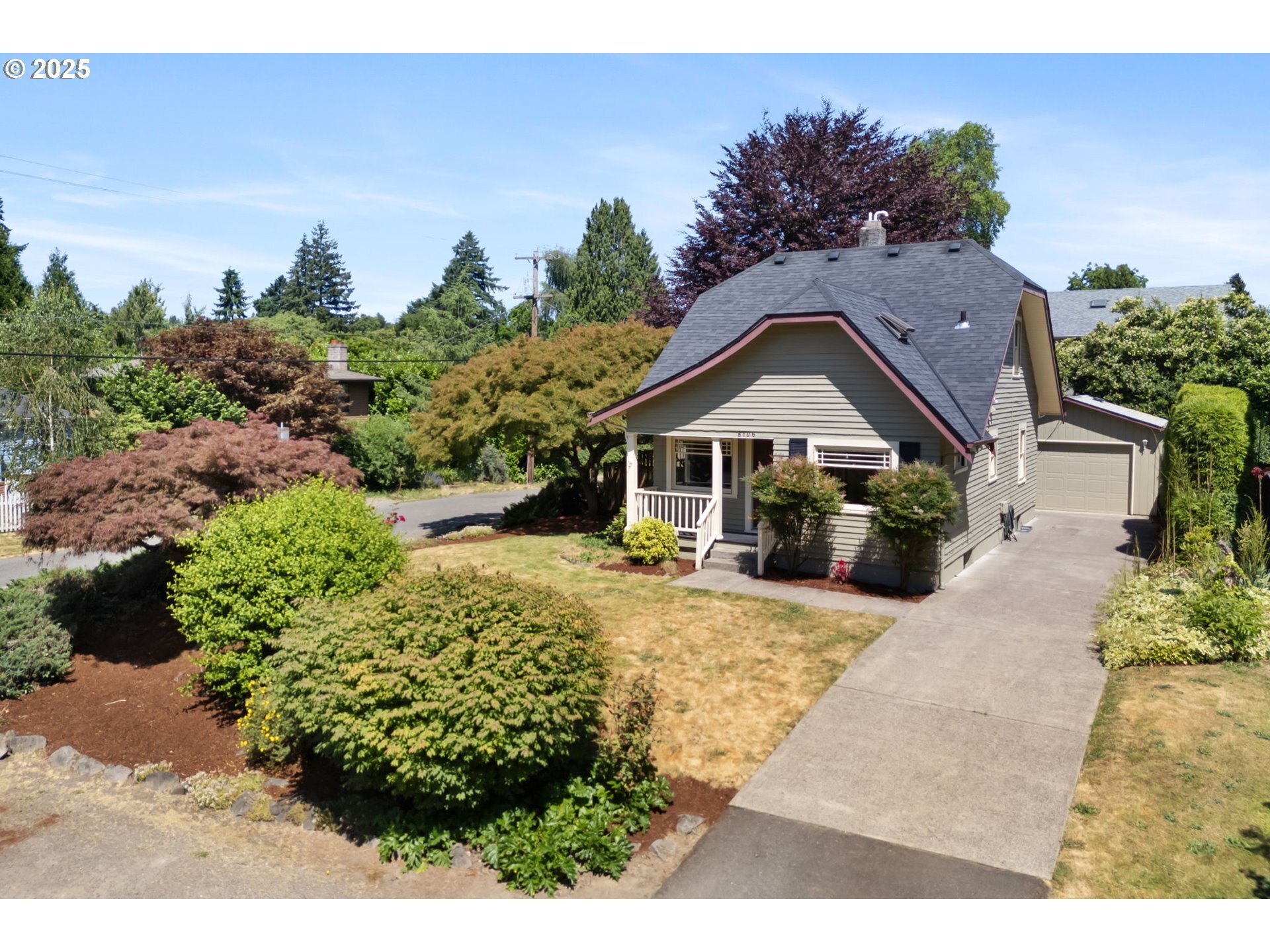 Property Photo: 8106 SE 37th Ave OR 97202