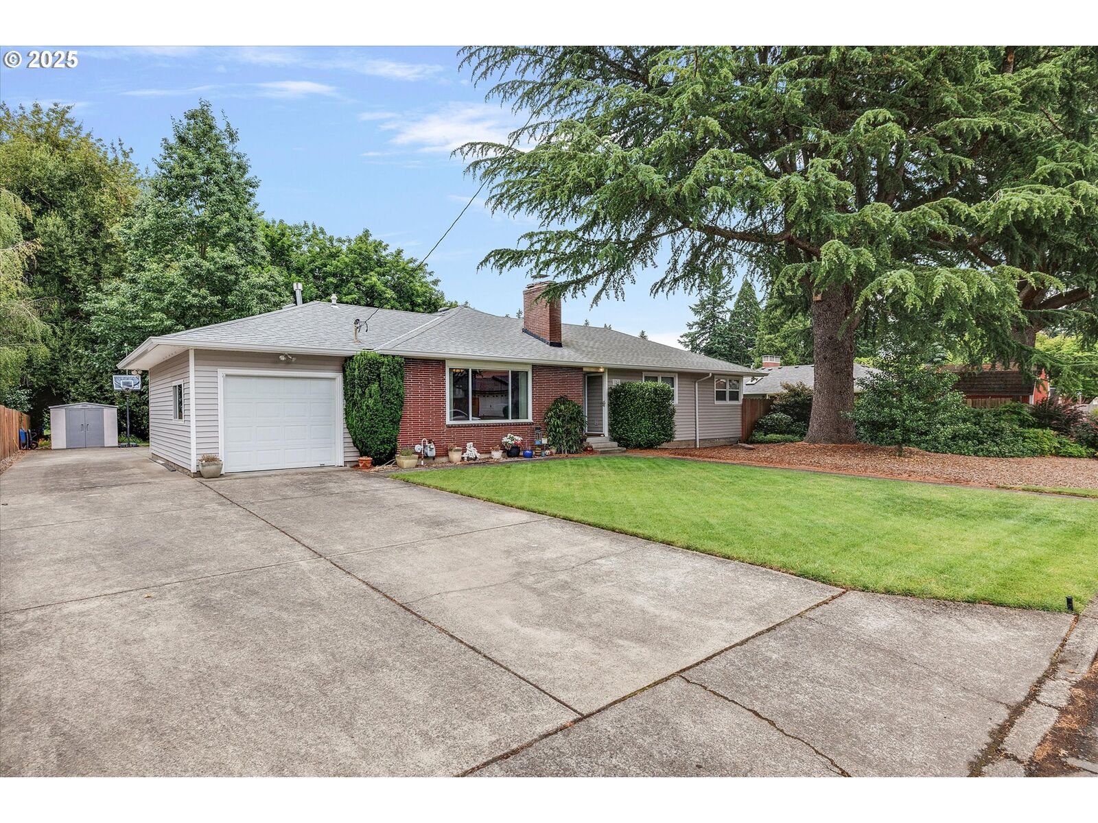 Property Photo: 184 NE 10th Ave OR 97013