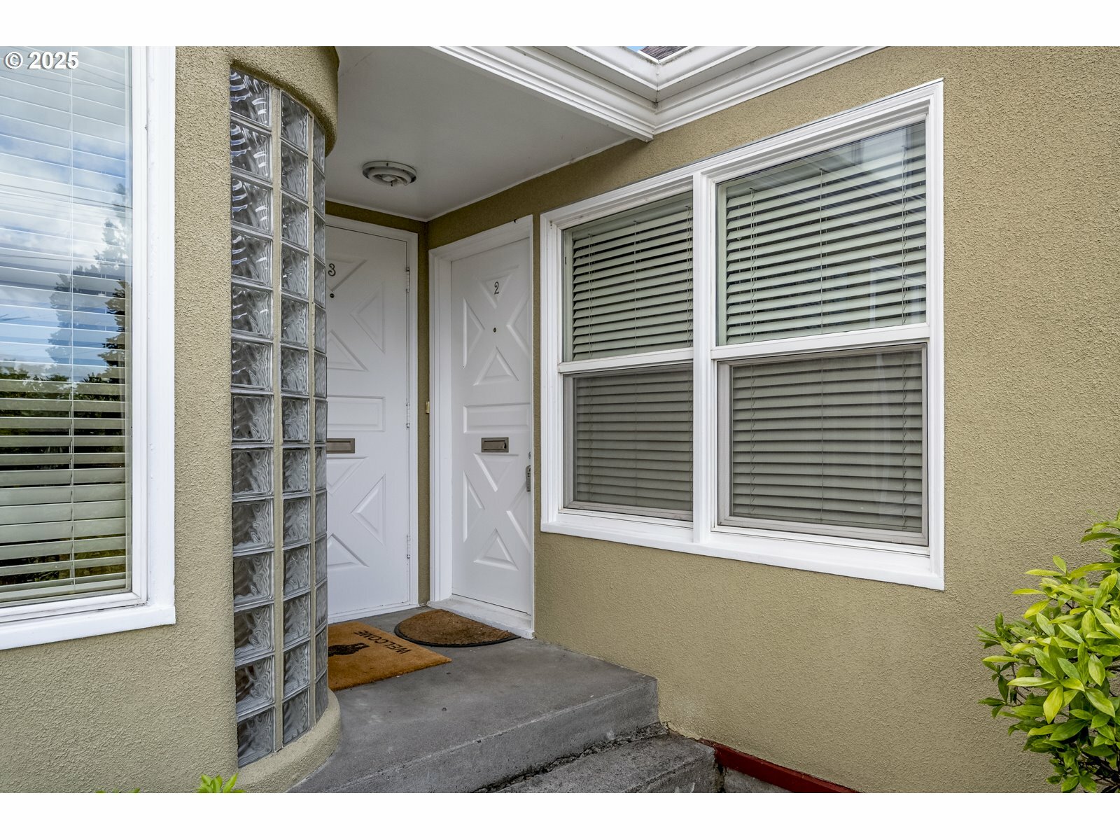 Property Photo:  2438 NE Killingsworth St 2  OR 97211 