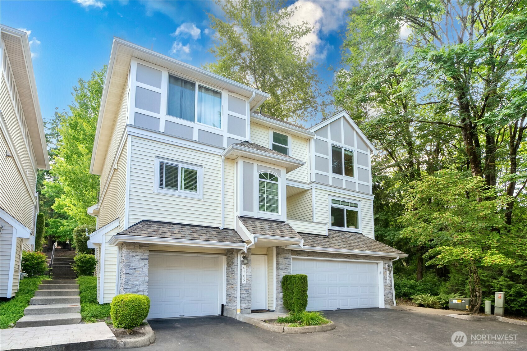 Property Photo: 6707 SE Cougar Mountain Way 2 WA 98006