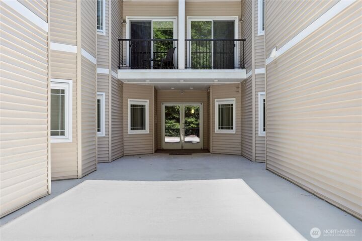 Property Photo: 15000 Juanita Drive NE 309 WA 98028