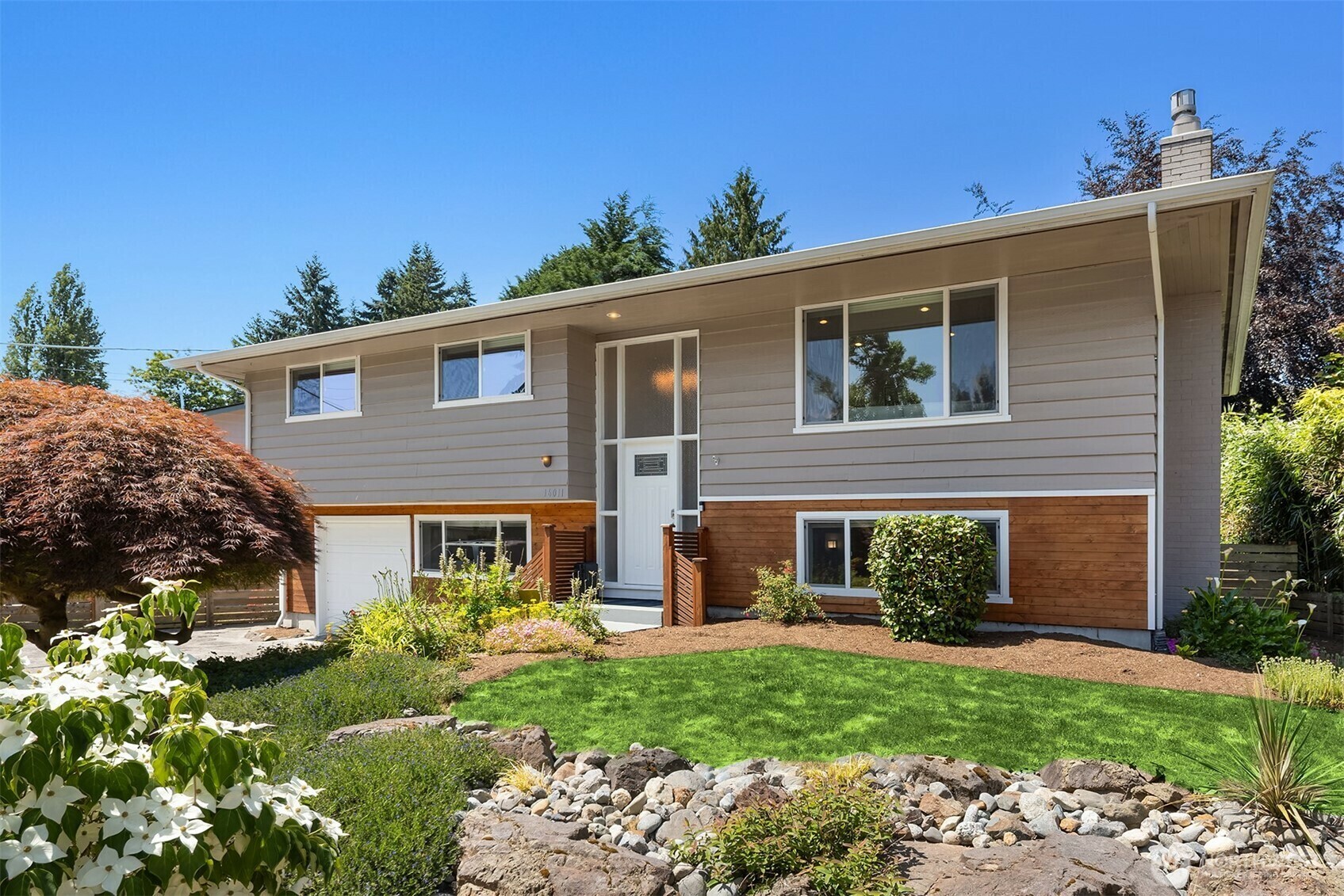 Property Photo: 16011 Sunnyside Avenue N WA 98133