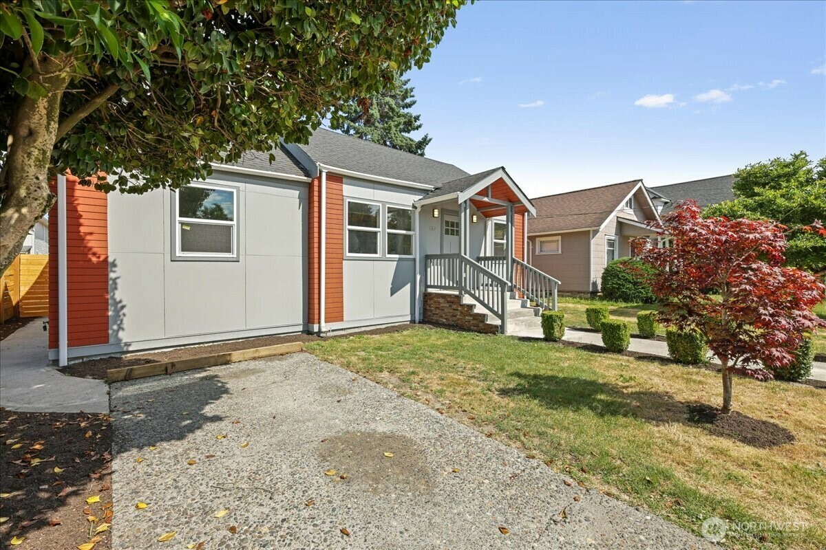 Property Photo: 110 Pelly Avenue N WA 98057