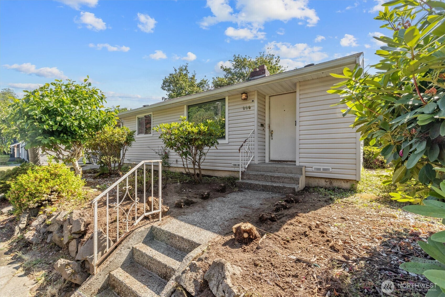 Property Photo: 336 25th Avenue E WA 98112