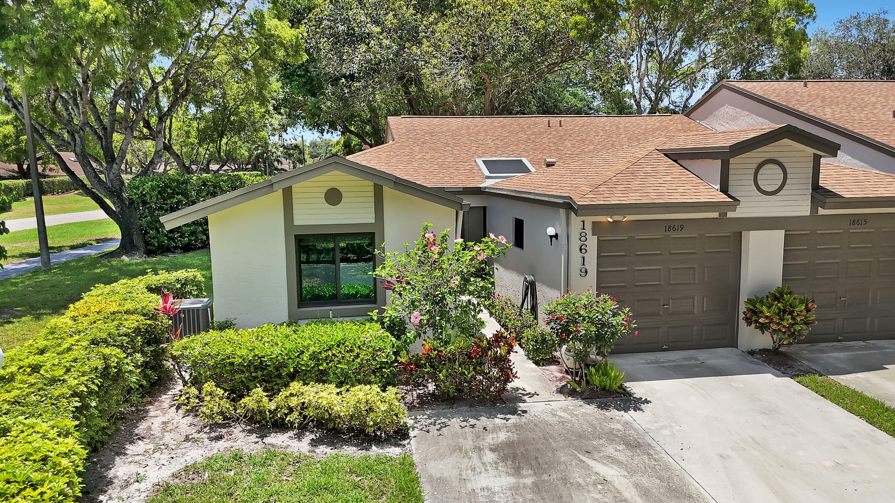 Property Photo: 18619 Breezy Palm Way FL 33496