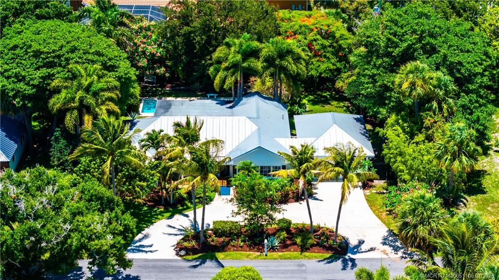Property Photo: 4 Emarita Way FL 34996