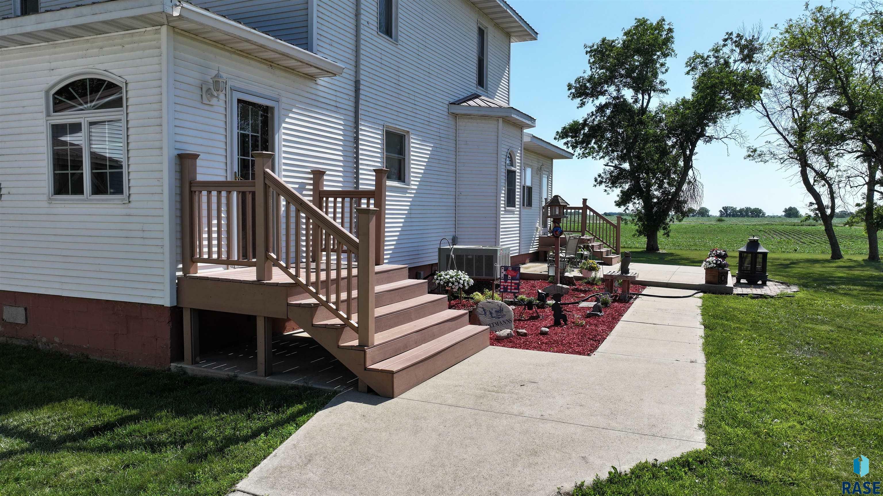 Property Photo: 28437 462nd Ave SD 57021