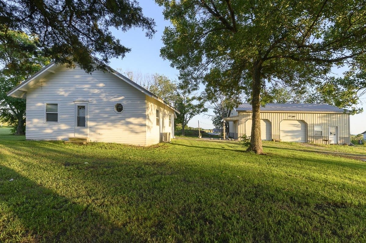 Property Photo: 1985 Mule KS 67349