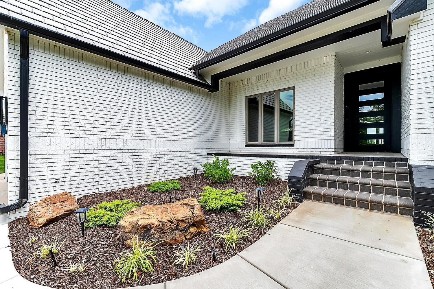 Property Photo: 2634 N North Shore Cir KS 67205
