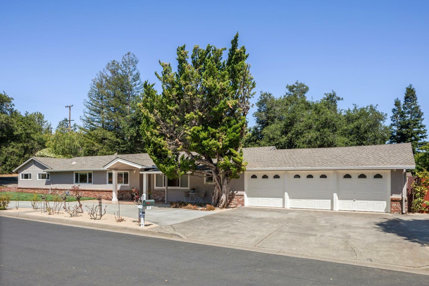 Property Photo: 880 Moana Court CA 94306