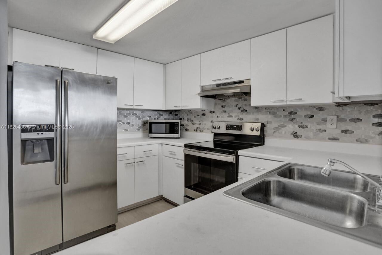 Property Photo: 3000 Coral Way 808 FL 33145