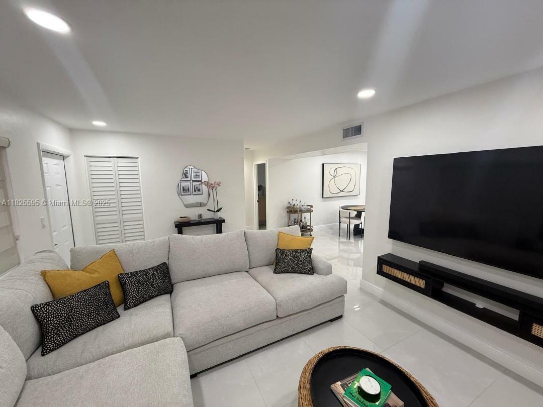 Property Photo:  8401 SW 107th Ave 364E  FL 33173 