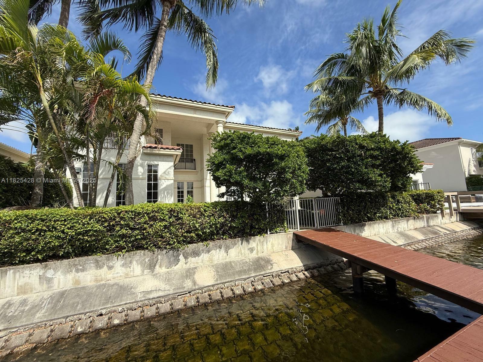 Property Photo: 996 Sanibel Dr FL 33019