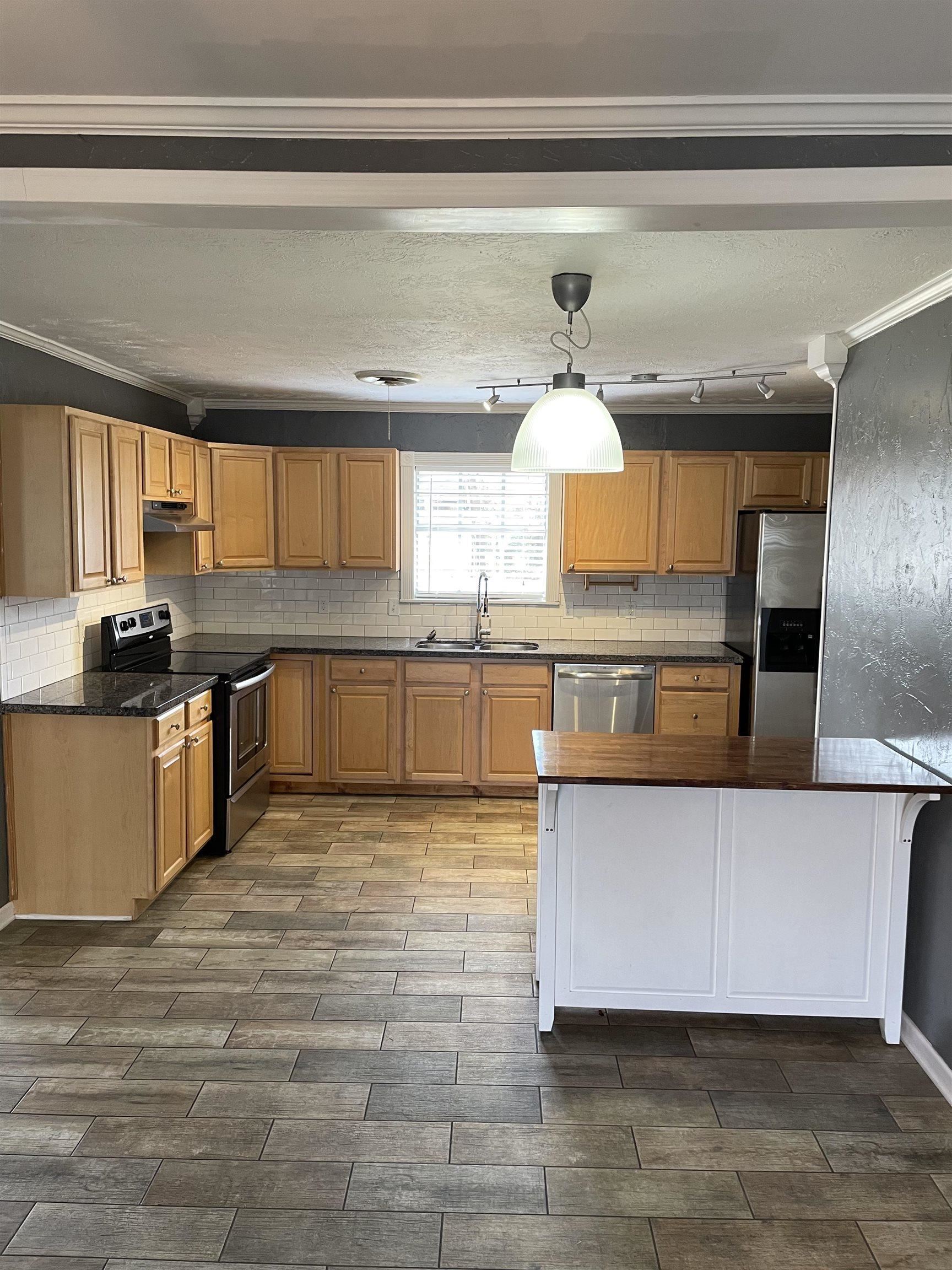 Property Photo: 4715 Regina TX 77706