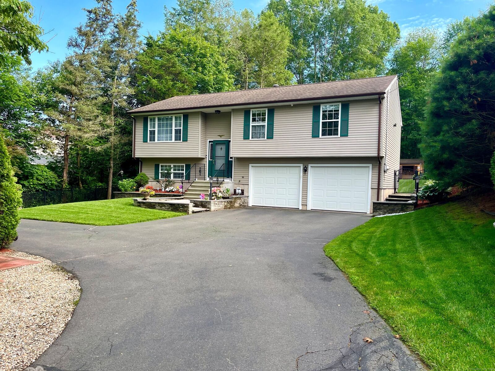 Property Photo: 168 Cooper Lane CT 06514
