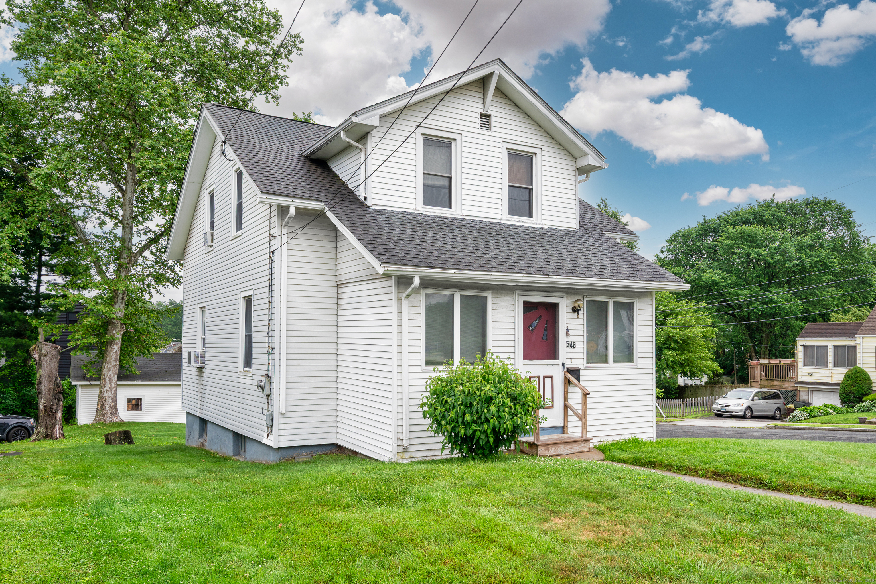 546 South Quaker Lane  West Hartford CT 06110 photo