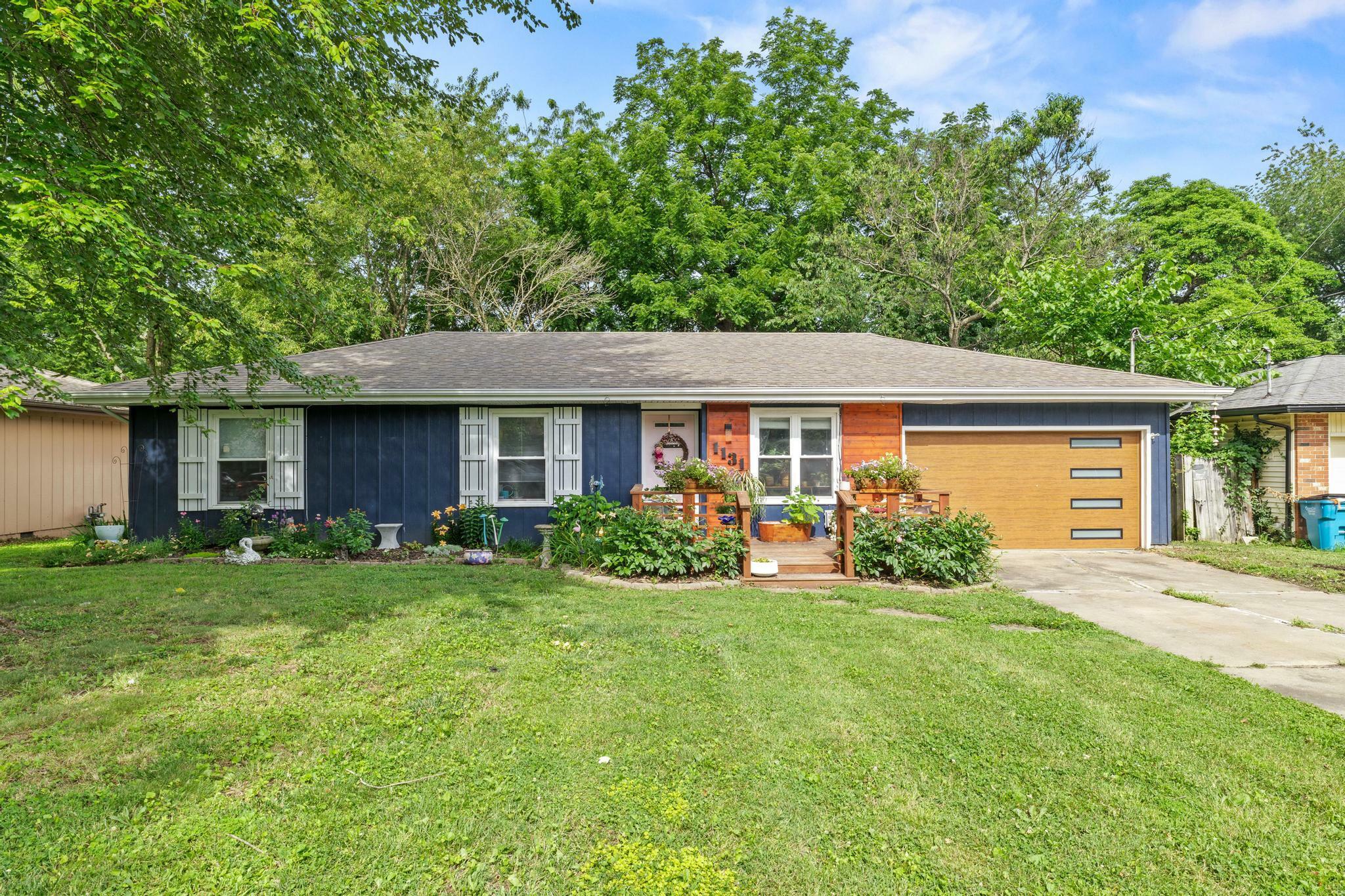 1131 S Paula Avenue  Springfield MO 65804 photo
