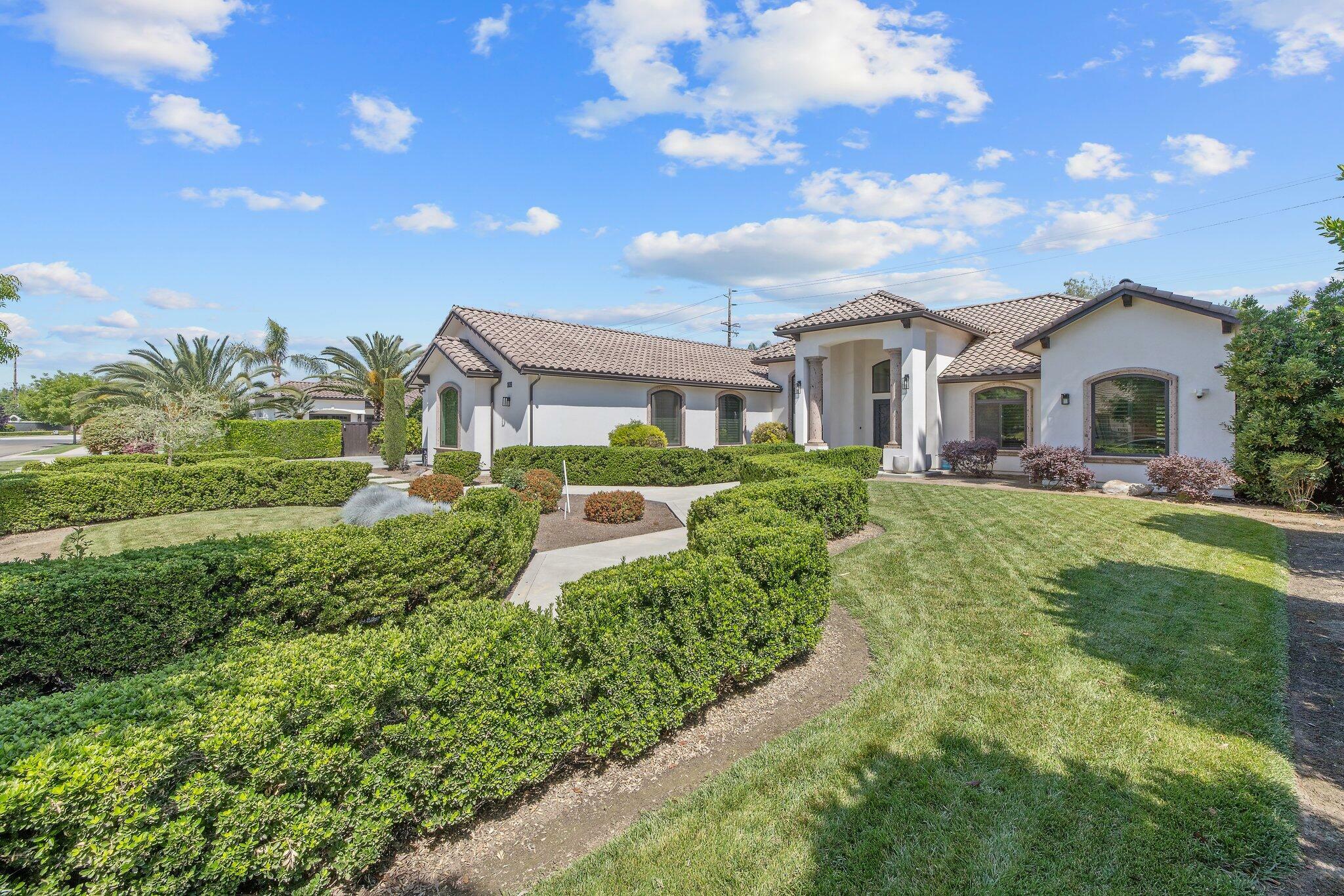 Property Photo: 6702 W Harter Avenue CA 93277
