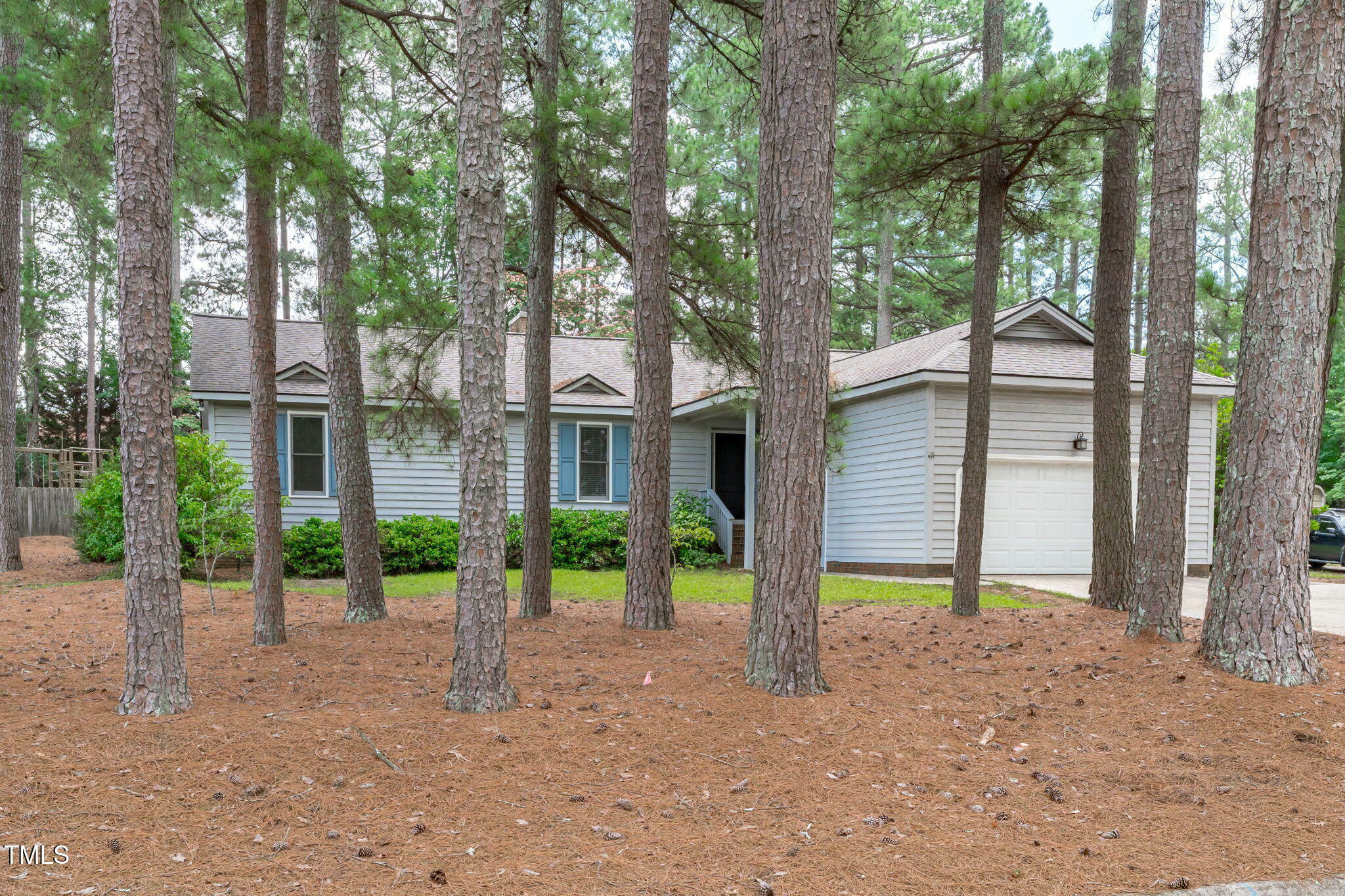 Property Photo: 502 Hillcrest Road NC 27502