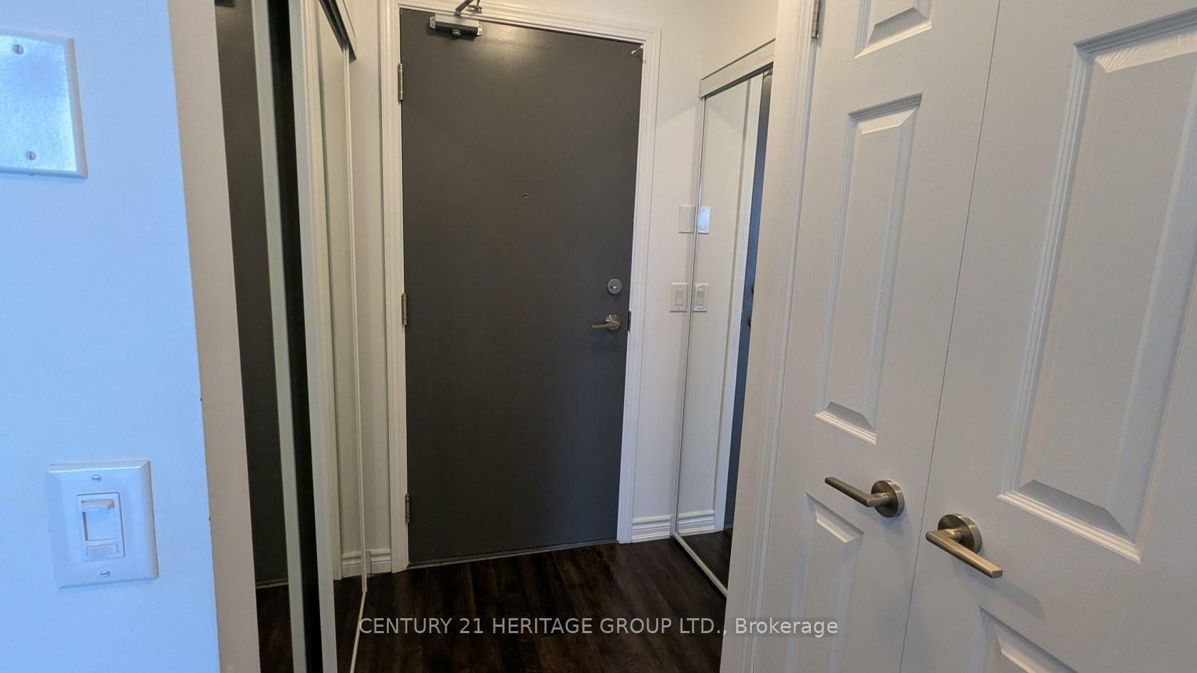 Property Photo: 11611 Yonge Street 701 ON L4E 1G2