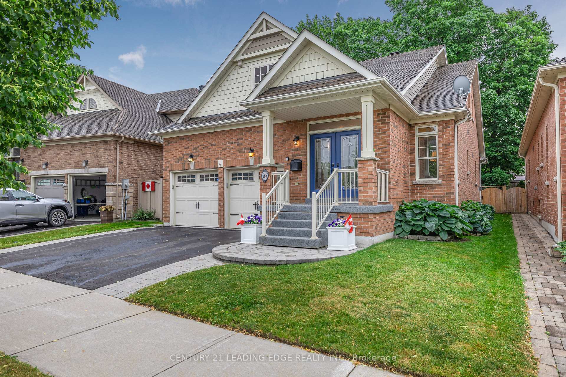 Property Photo: 265 Sandale Road ON L4A 0Y4