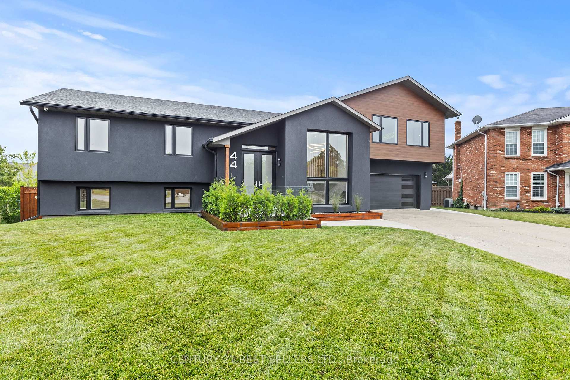 Property Photo: 44 Farewell Crescent ON L0R 2A0