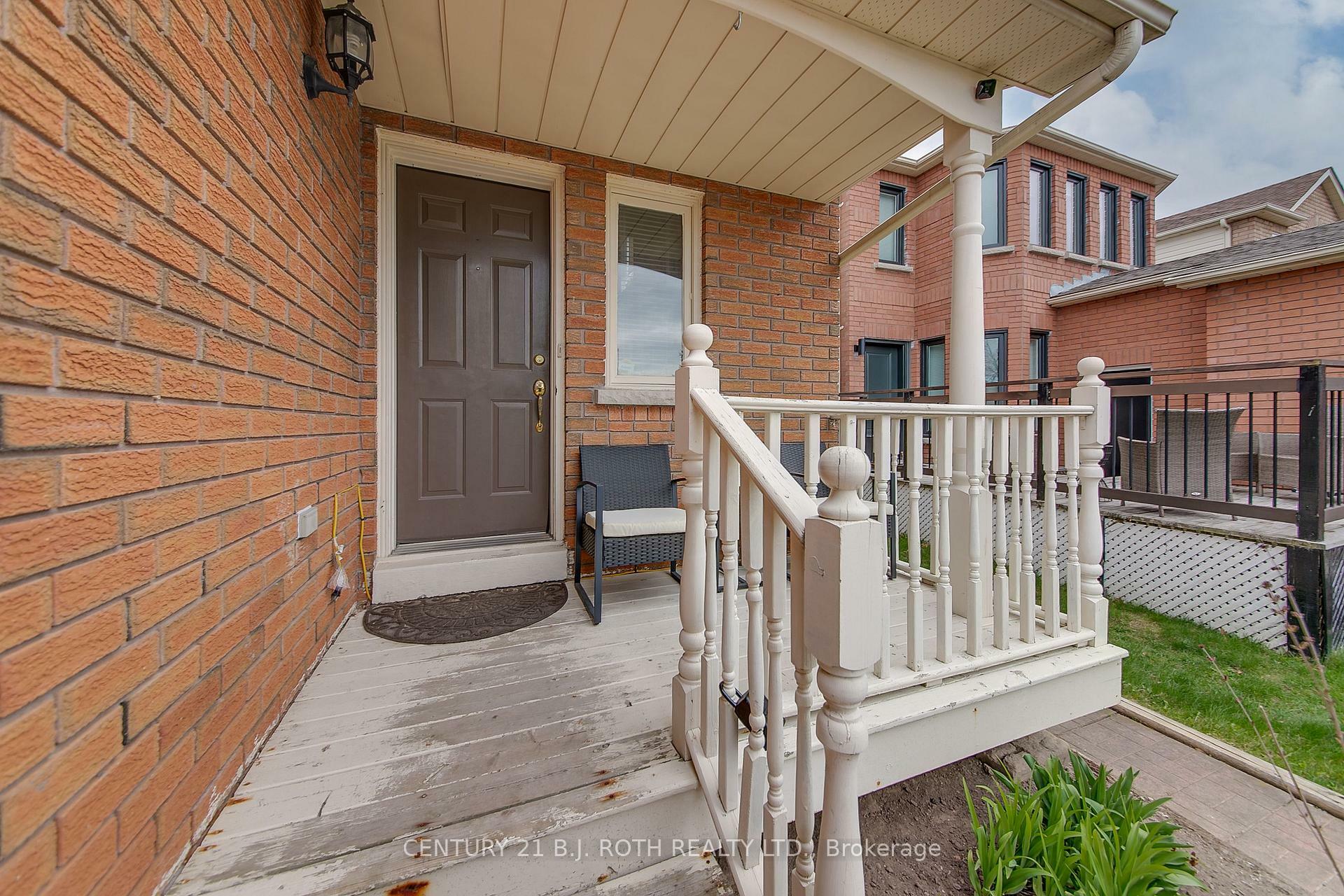 Photo de la propriété: 107 Laidlaw Drive N ON L4N 7R9