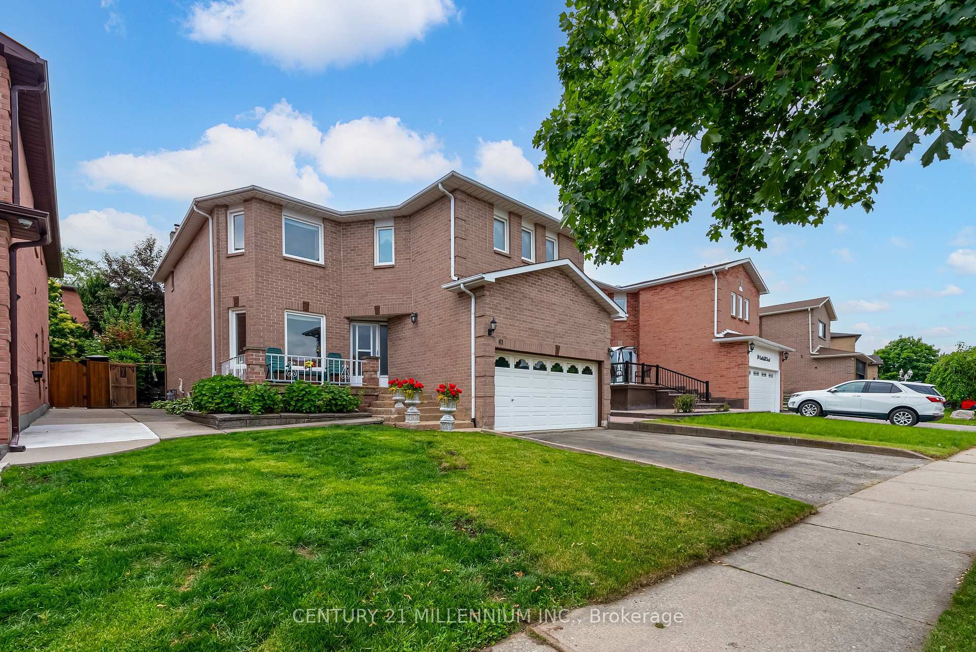 61 Castlehill Road  Brampton ON L6X 4C9 photo