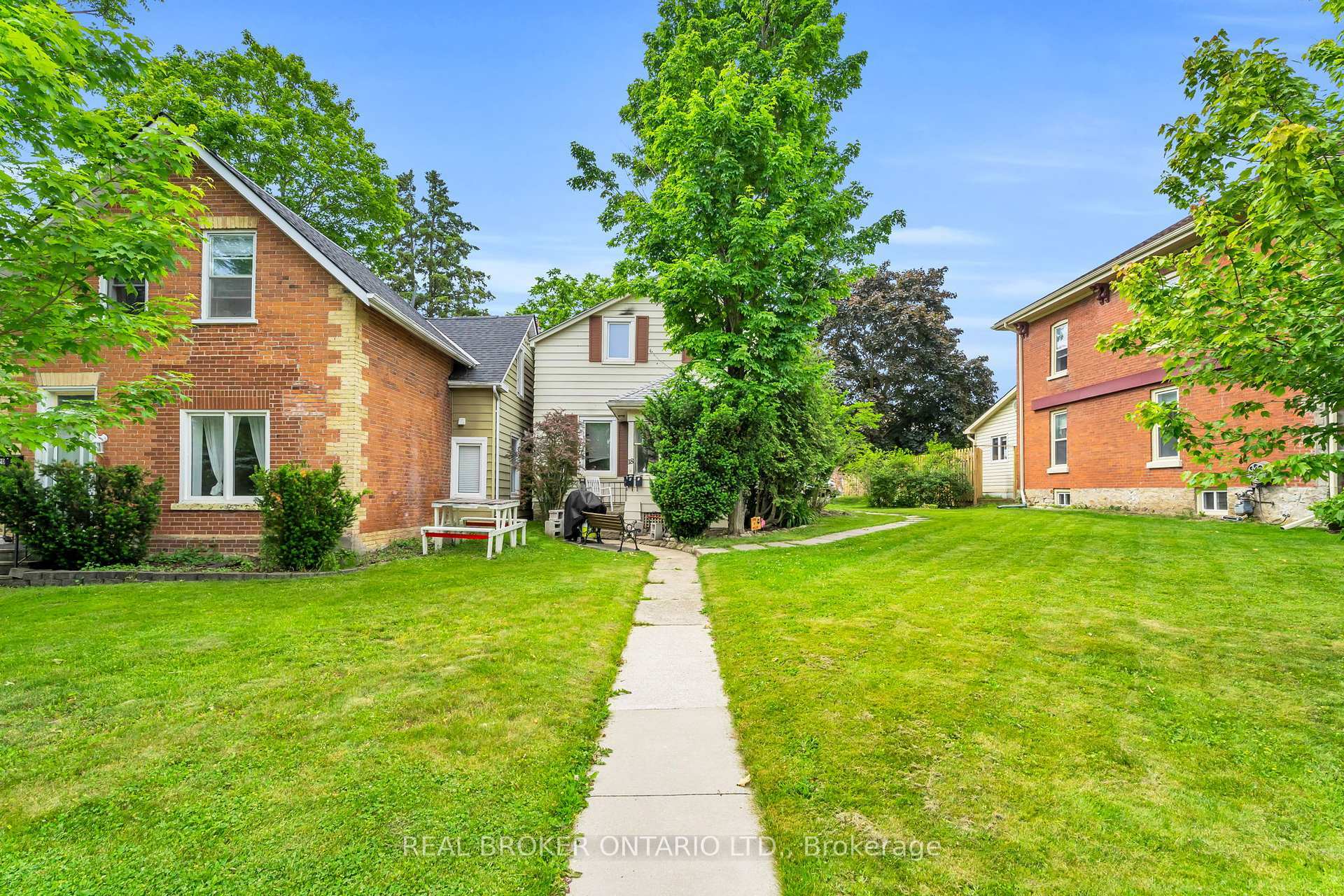 Property Photo:  18 First Avenue  ON L9W 1H8 