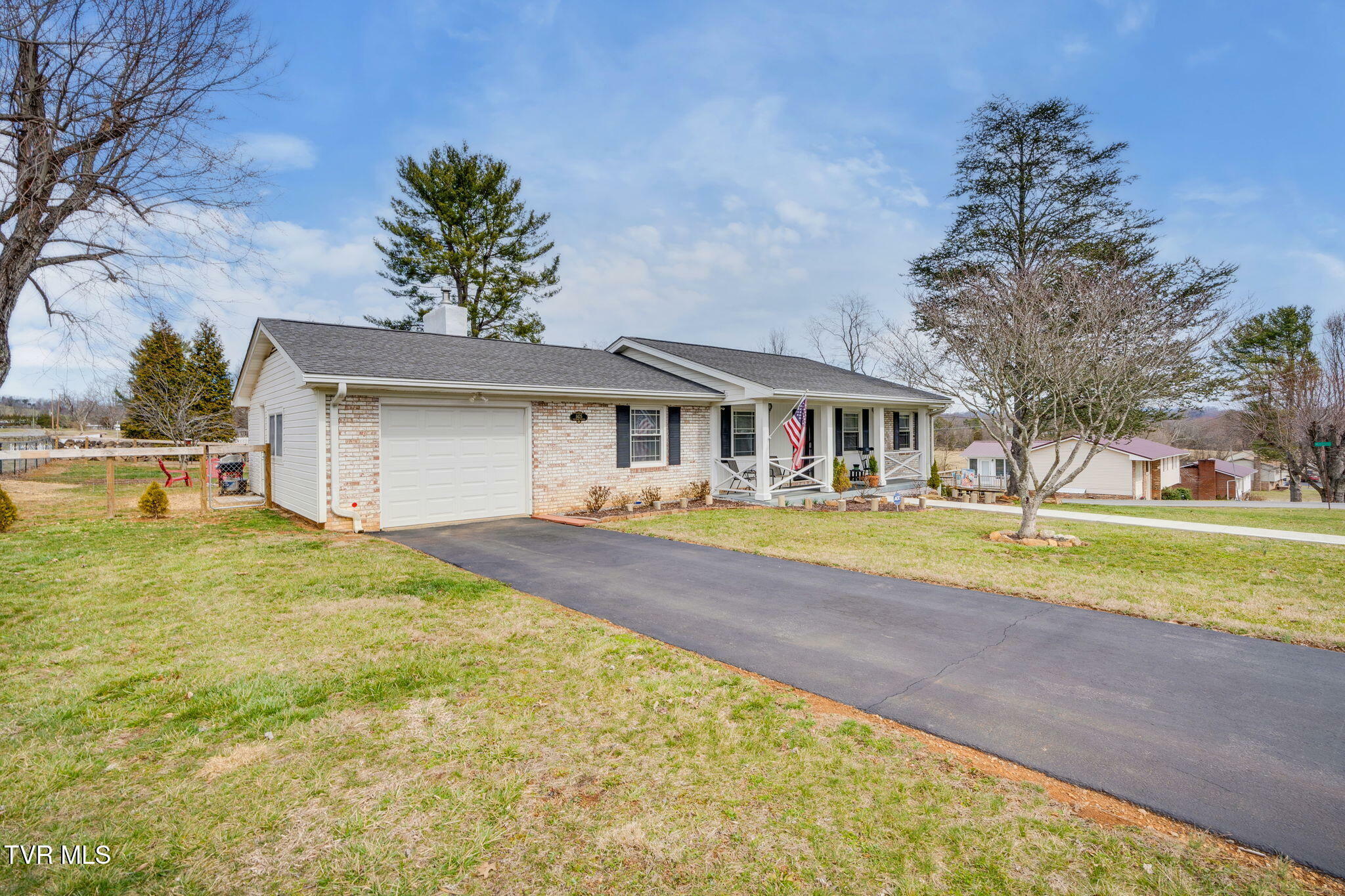 Property Photo: 1425 Glenmar Avenue TN 37645