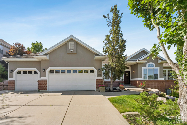 Property Photo: 1036 E Fairway Dr UT 84054