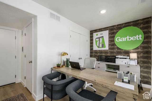 Property Photo: 1643 E Meetinghouse Ct UT 84124