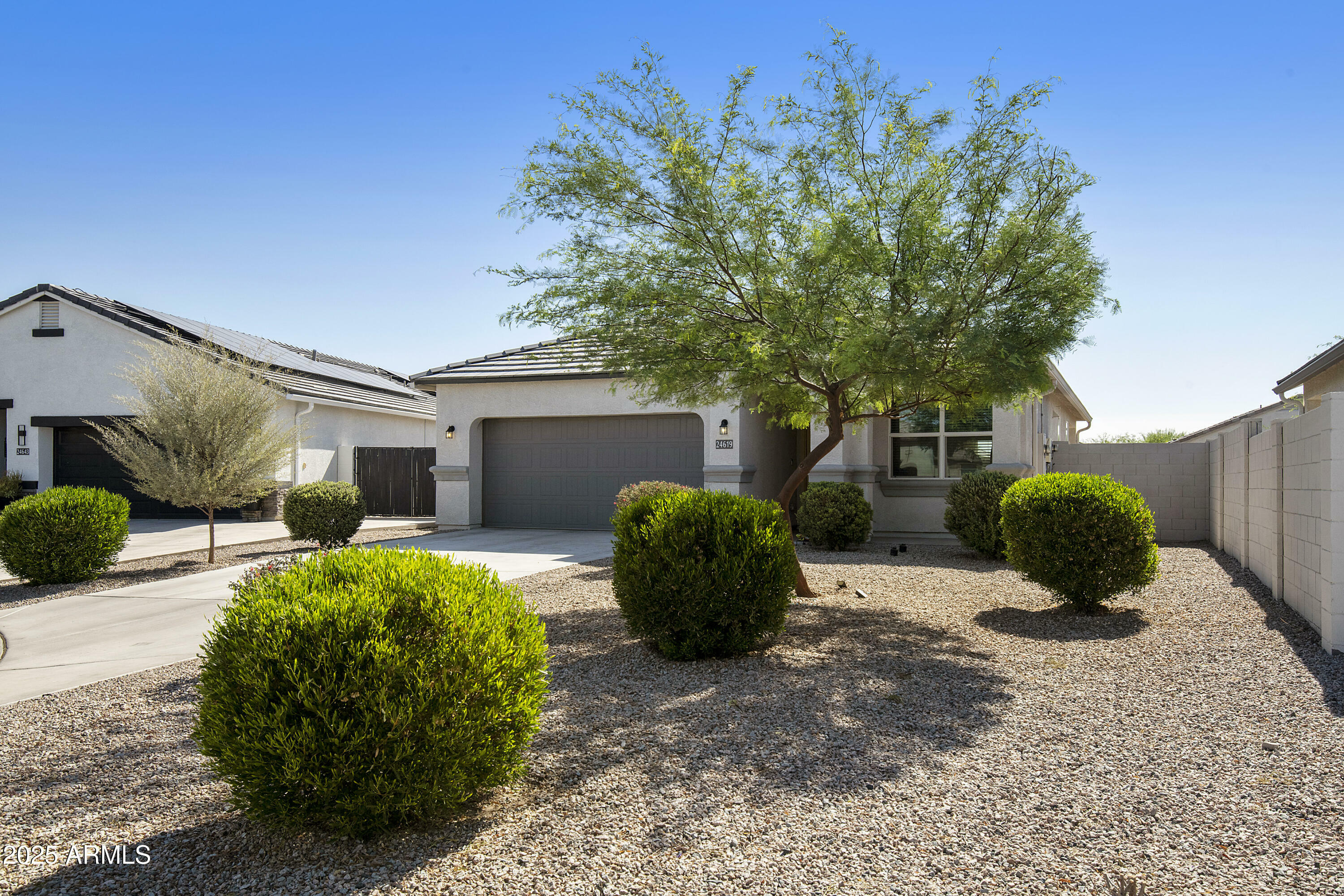 Property Photo:  24619 N Barn Circle  AZ 85132 