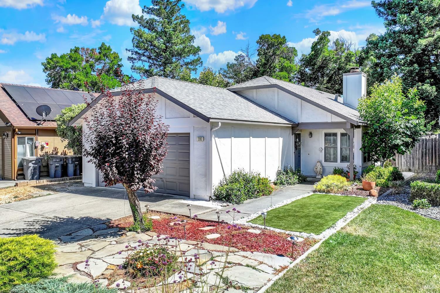 Property Photo: 208 Catalpa Lane CA 95687