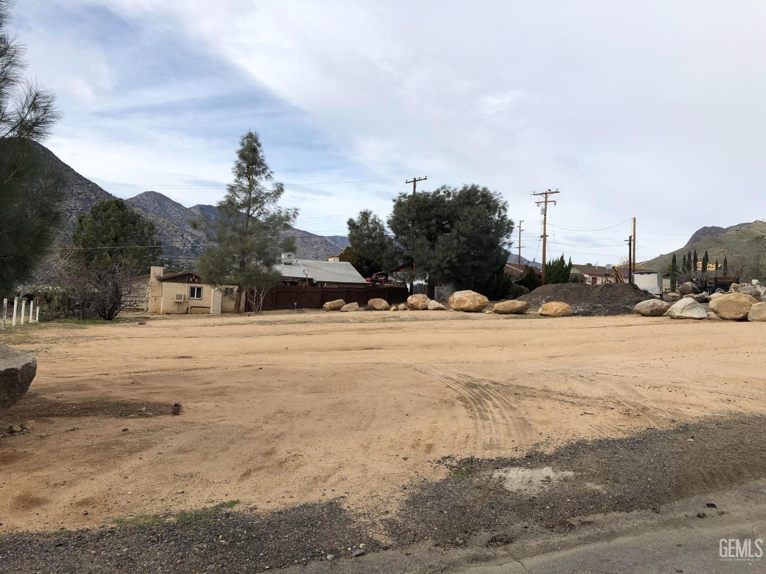 Property Photo: 1 Sierra Rd Apn 082-043-04 CA 93238