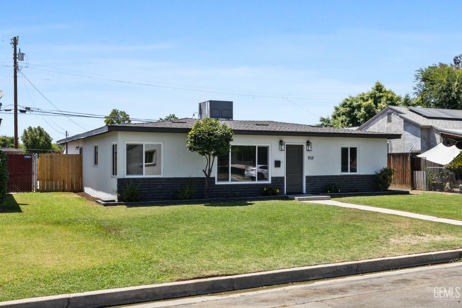 Property Photo:  1501 Edna Street  CA 93304 