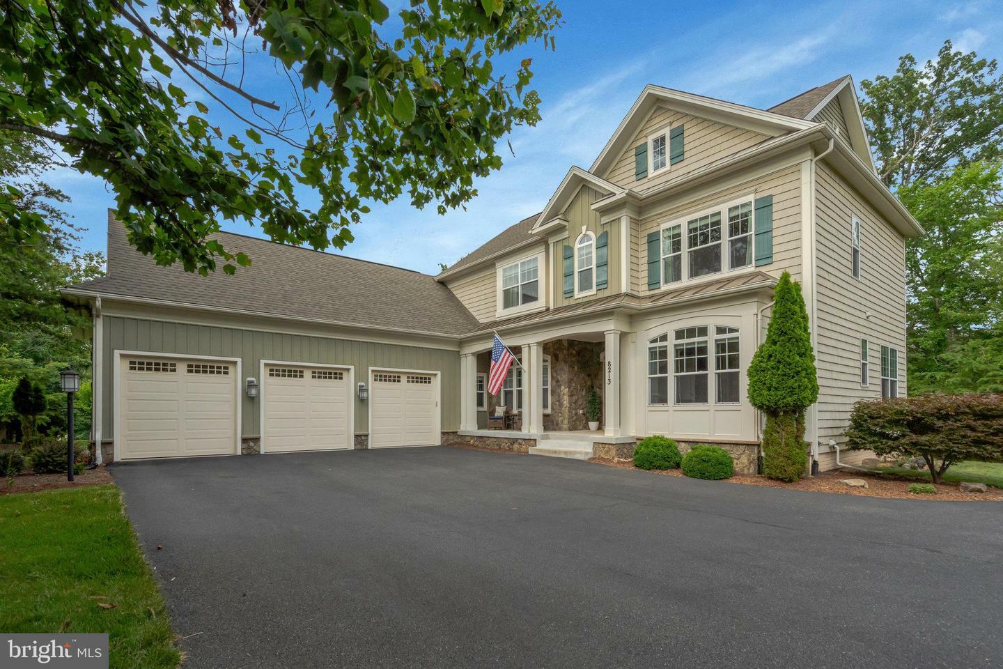 Property Photo: 8213 Bearhurst Drive VA 20155