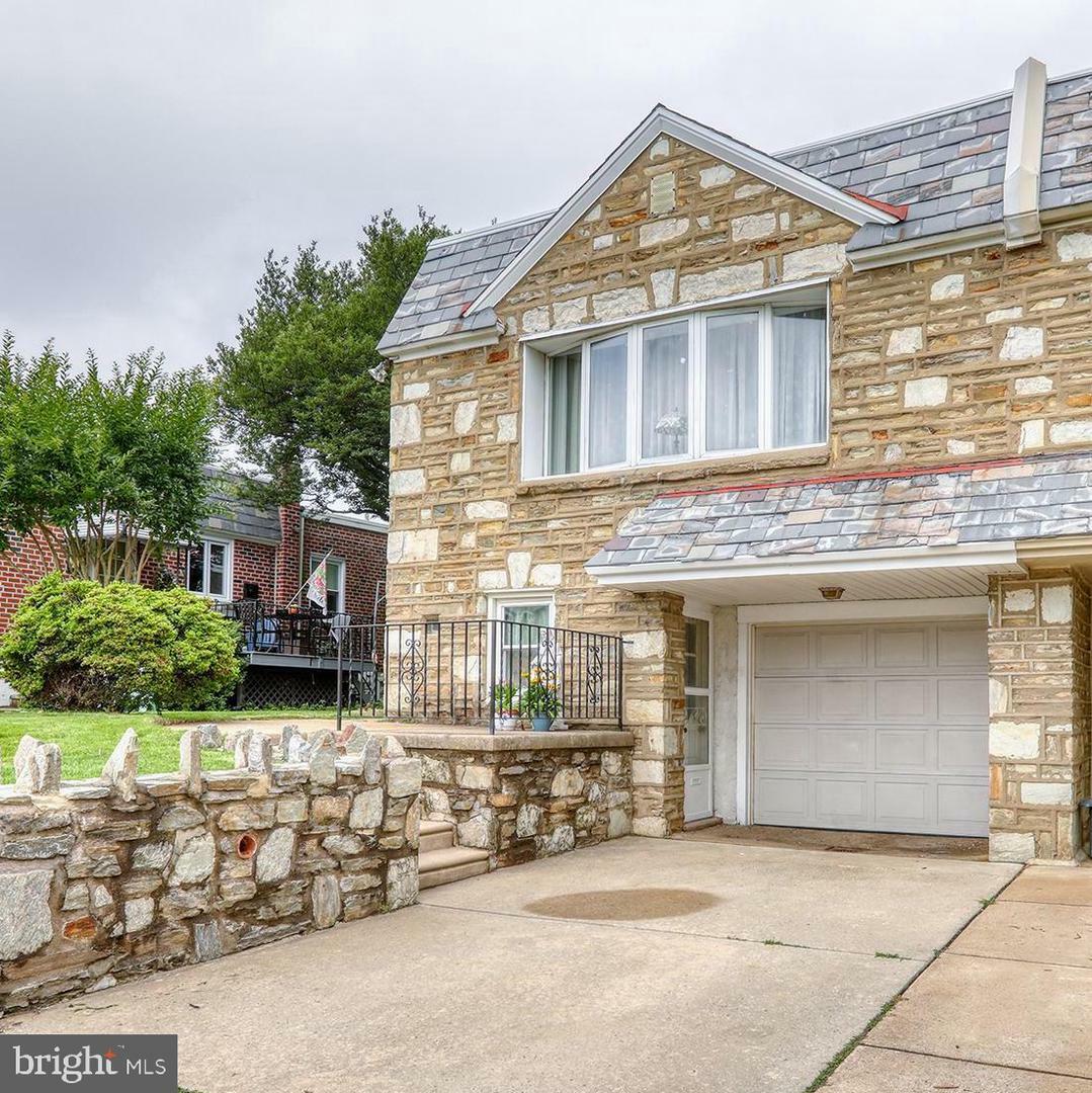 Property Photo: 2913 Walnut Hill Street PA 19152